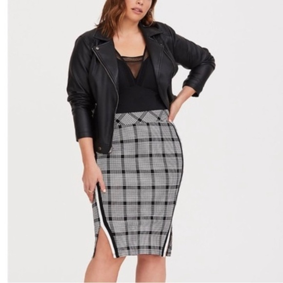 Torrid Black Houndstooth Plaid Premium Ponte Pencil‎ Skirt Size 3 - Picture 1 of 8